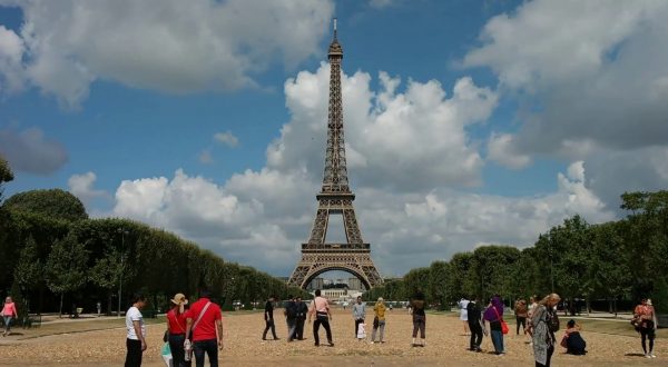 Francia, la crisi politico-finanziaria scuote l’Europa