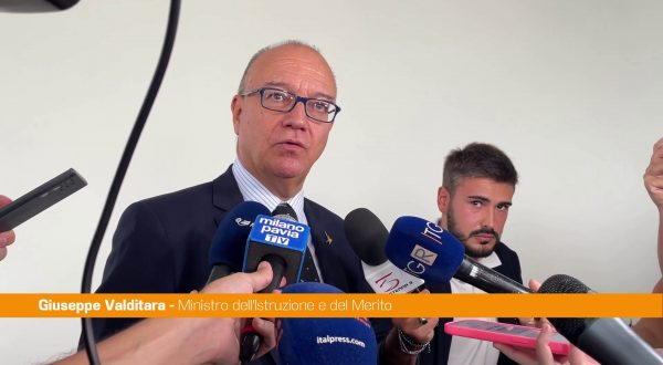 Scuola, Valditara “Maggioranza studenti favorevole a stop cellulari”