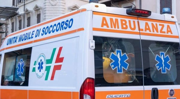 Un’auto contro un bus nel Siracusano, morta una donna