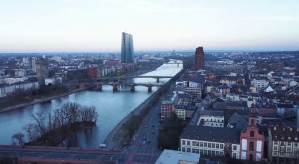 La Bce lascia ancora i tassi invariati