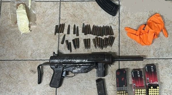 Scoperto un arsenale in un casolare del Siracusano, arrestati tre giovani