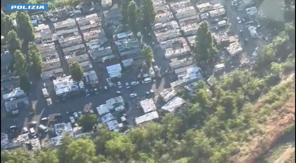 Tecnologia hi-tech rubata nel campo nomadi in via Candoni a Roma