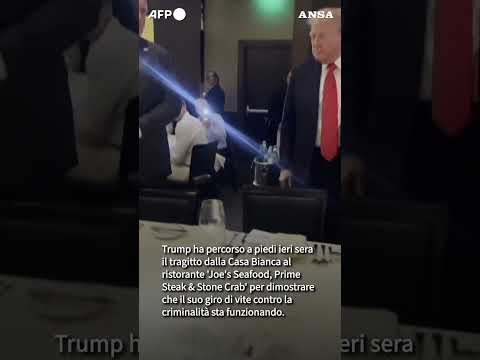 Trump a cena fuori, cori: “sei l’Hitler dei nostri tempi”1 #ansa #news