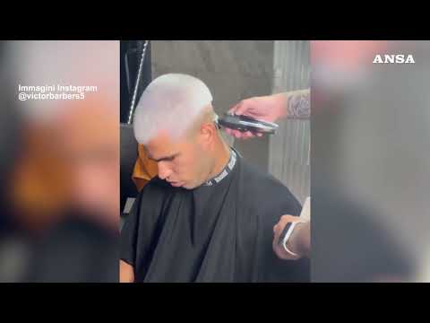 Nuovo look per Alcaraz: lo spagnolo festeggia cosi’ la vittoria agli Us Open #ansa #news