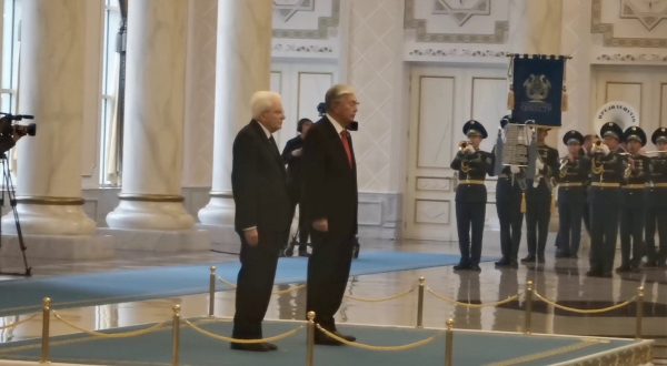 Mattarella in Kazakistan, l’arrivo al palazzo presidenziale di Astana