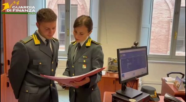 Guardia Finanza di Siena sequestra 1,2 milioni a società
