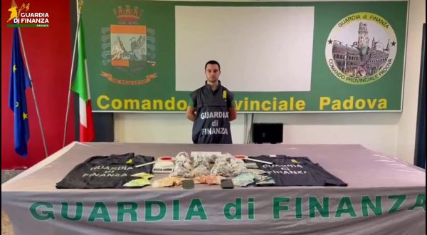 Nascondeva tre chili di eroina in casa, un arresto a Padova