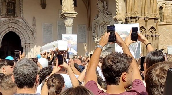 Palermo dà l’ultimo saluto a Paolo Taormina, le immagini dei funerali
