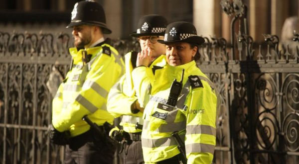 Attacco a sinagoga di Manchester, 4 feriti. Colpito l’attentatore