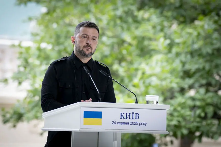 Zelensky “Lavoriamo insieme al muro contro i droni per proteggere l’Ue”