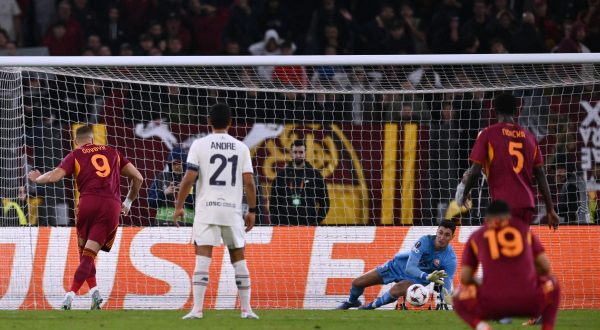 La Roma sbaglia tre volte lo stesso rigore, il Lille vince 1-0