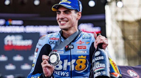 Aldeguer vince in Indonesia, infortunio alla clavicola per Marc Marquez