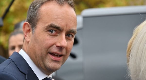 Francia, lascia il primo ministro Lecornu. Macron accetta le dimissioni