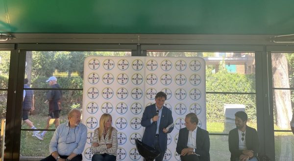 Tumore prostata, Bayer Italia porta la prevenzione sul campo da padel