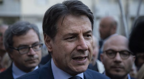 Conte “Definanziare folli piani militari”