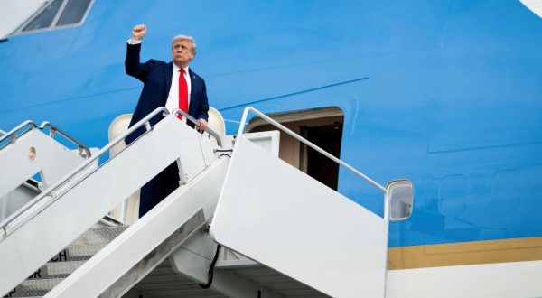 Trump accolto a Ben Gurion da Herzog e Netanyahu