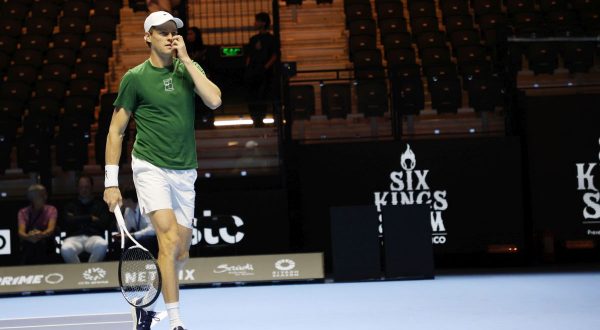 Sinner batte Tsitsipas, ora sfida Djokovic al Six Kings Slam