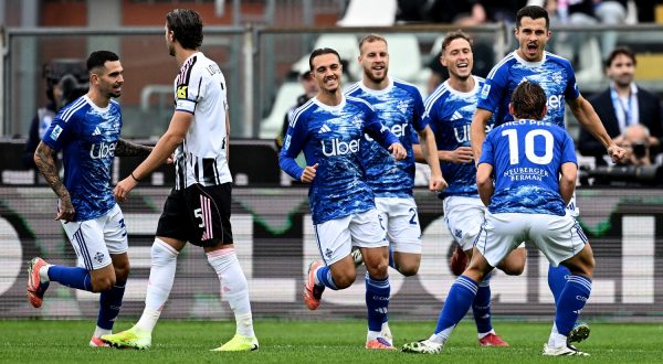 La Juve cade a Como, decidono i gol di Kempf e Nico Paz