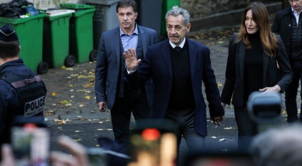 Nicolas Sarkozy in carcere “Scandalo giudiziario, sono innocente”