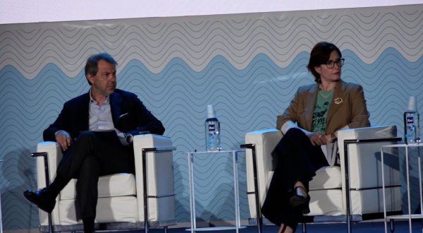 Tim, progetti nelle scuole e campagna social contro la disinformazione