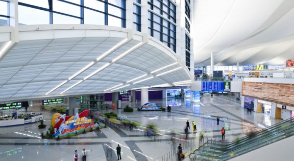 Cina: inaugurato a Urumqi centro di servizi aeroportuali per arrivi stranieri