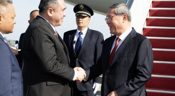 Cina: premier Li in Malesia per incontri leader su cooperazione Asia orientale
