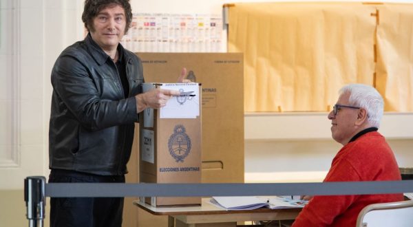 Argentina, Milei vince le elezioni di metà mandato con oltre il 40%