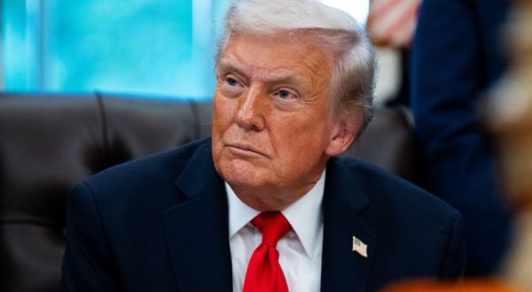 Trump “Putin dovrebbe far cessare la guerra, non testare missili”