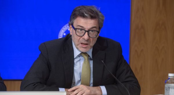 Giorgetti “Il risparmio motore della ricostruzione”