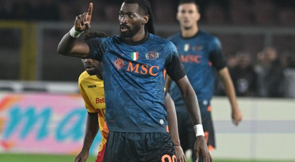 Il Napoli vince a Lecce, Milinkovic-Savic e Anguissa decisivi