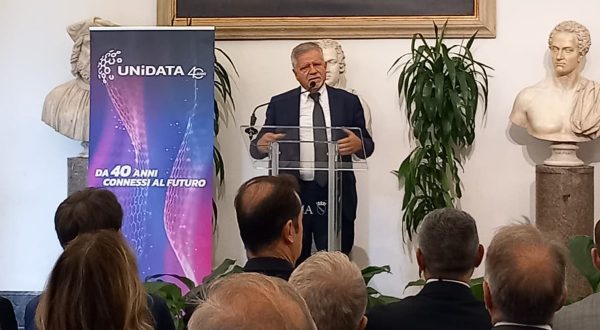 Unidata festeggia 40 anni, completato il cavo sottomarino Unitirreno