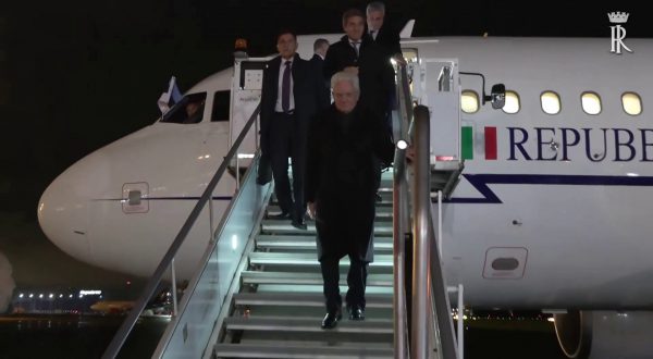 Mattarella in Estonia, l’arrivo all’aeroporto di Tallinn