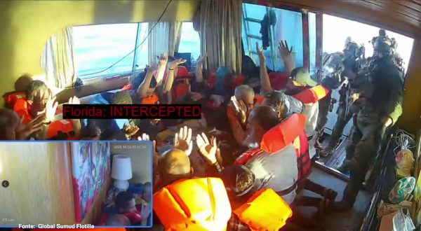 La Marina israeliana ferma la Flotilla, le immagini dell’abbordaggio