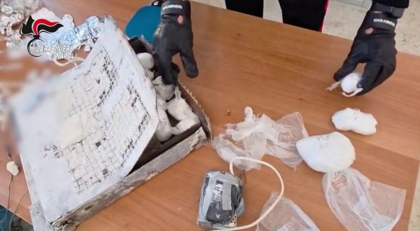 A Caivano smantellata una piazza di spaccio, sequestrato 1,2 kg coca