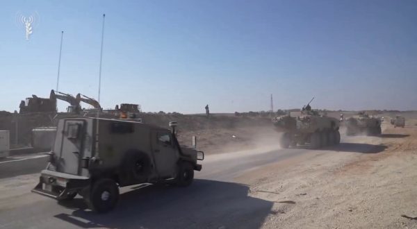 L’Idf trasporta i 7 ostaggi liberati, le immagini del convoglio