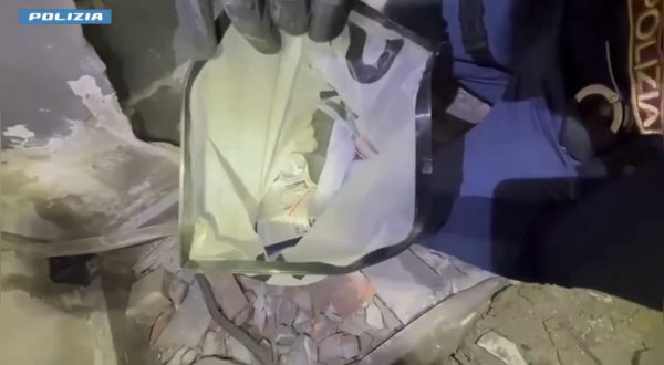 Armi e munizioni in un edificio abbandonato di Librino a Catania