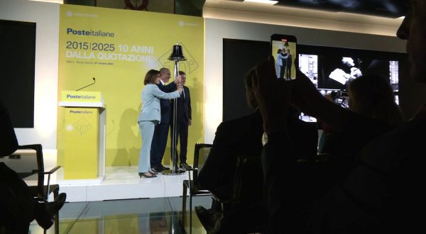 10 anni di Poste Italiane in Borsa, l’azienda festeggia i risultati