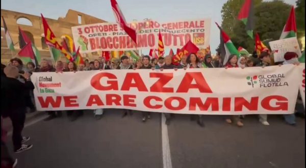 5mila manifestanti al Colosseo contro l’abbordaggio della Flotilla