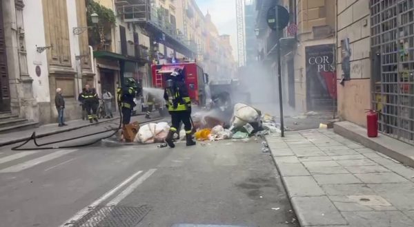 Palermo, principio di incendio ad un mezzo RAP in servizio in via Maqueda
