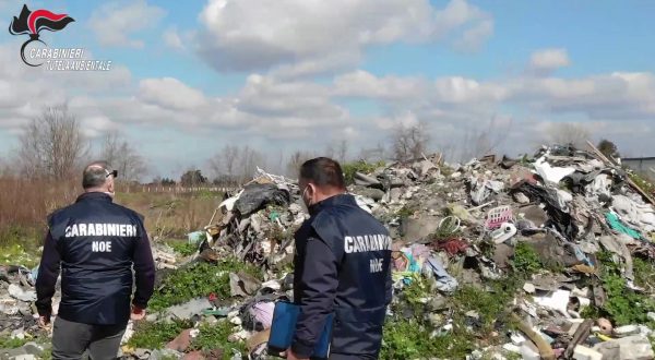 I Carabinieri del Noe sequestrano una discarica abusiva nel Napoletano