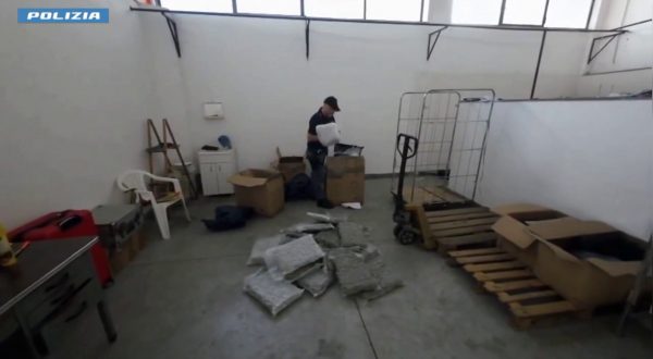 A Catania scoperto un deposito con 30 chili di droga, un arresto