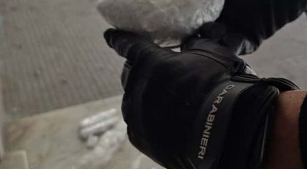 Smantellata a Caivano piazza di spaccio, sequestrato un 1,2 kg di coca