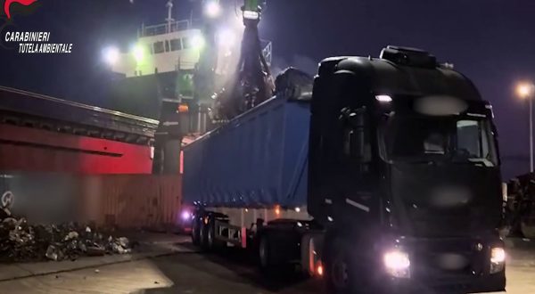 Napoli, traffico illegale di rifiuti con la Turchia, un arresto