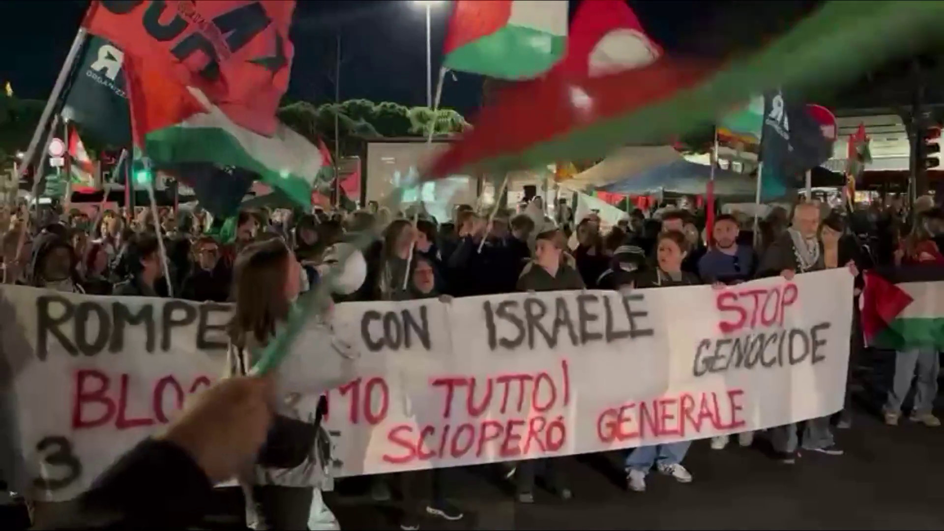 Flotilla, Pro-Pal occupano Piazza dei Cinquecento a Roma