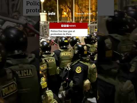 Police clash with anti-government protesters outside Peru’s congress. #Peru #BBCNews