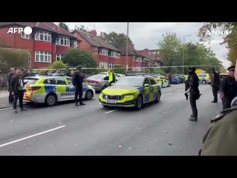 Manchester, attacco con coltello davanti a una sinagoga: tre morti