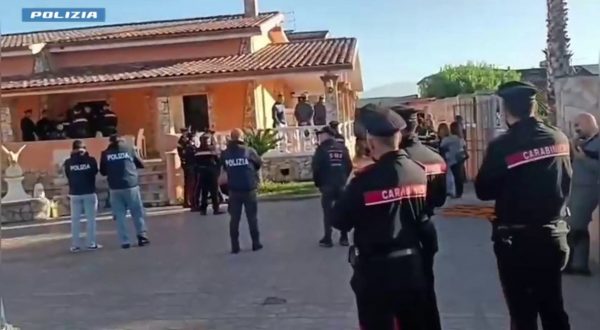Roma, sgombero e abbattimento di immobili abusivi in zona Casilino