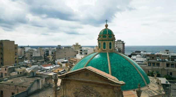 Morta Maria Cristina Gallo, la docente che aveva denunciato i ritardi nei referti istologici. Domani i funerali a Mazara del Vallo