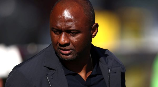 Ribaltone al Genoa: via Vieira, panchina ad interim a Murgita-Criscito