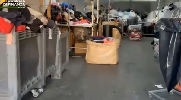 Sequestrato nel napoletano opificio abusivo con 10 tonnellate rifiuti speciali